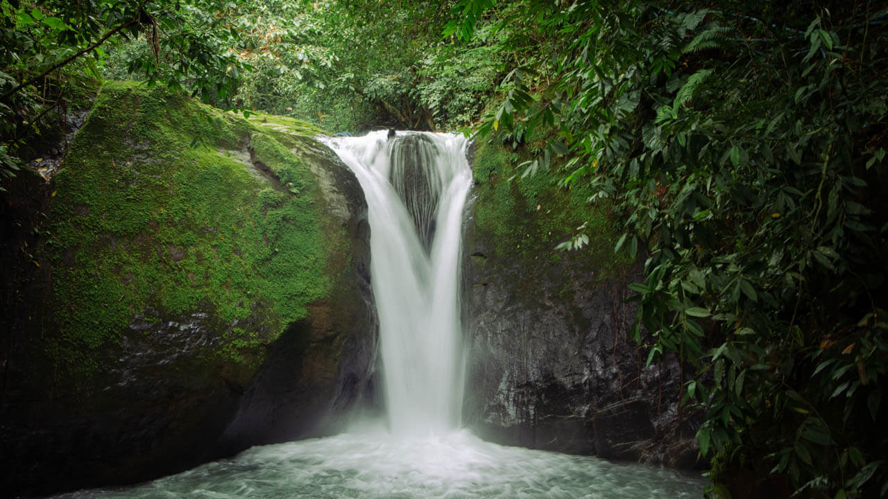 Cascada El Pavon in Ojochal,, Costa Rica