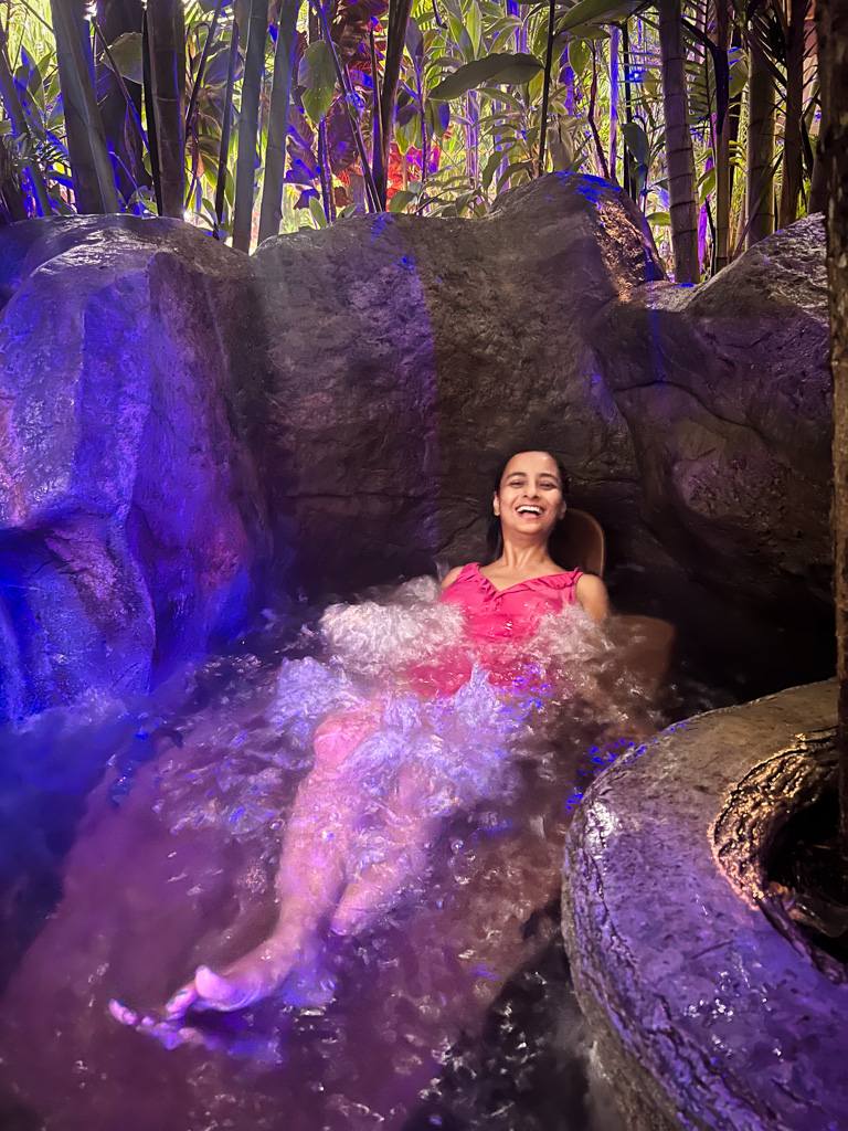 Woman, enjoying the jacuzzi at Relax Termalitas.